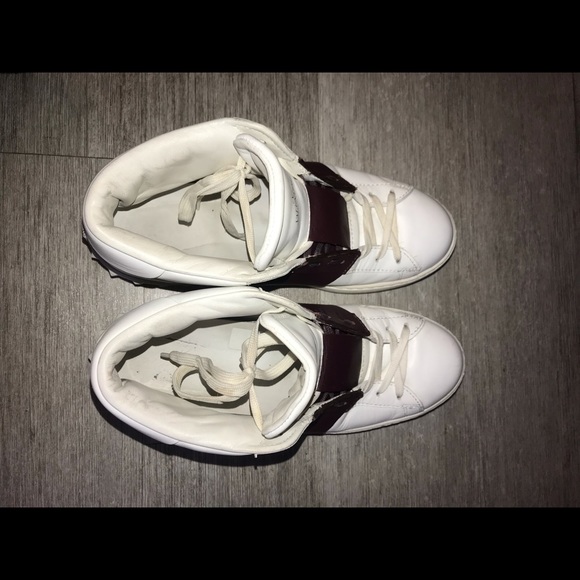 Authentic Valentino Rockstud Sneakers - Picture 2 of 6